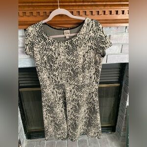 White & Cream Patterned Short Sleeve Tee